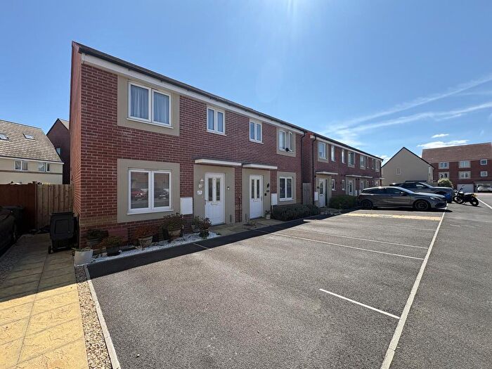 3 Bedroom Semi-Detached House For Sale In Coral Avenue, Bridgwater, TA6