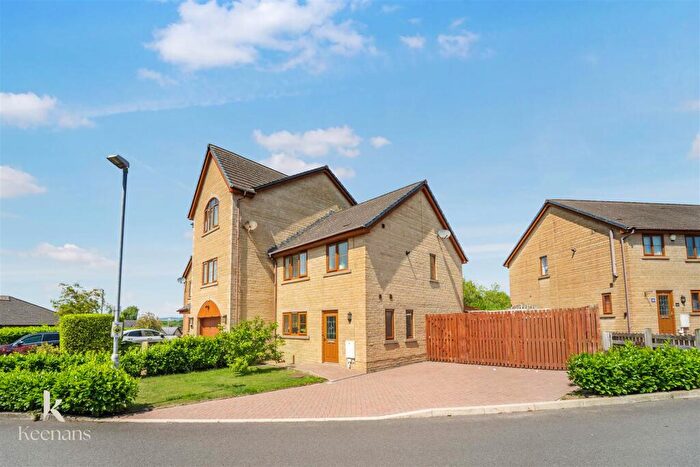 3 Bedroom End Of Terrace House For Sale In Groveside Park, Burnley, BB12