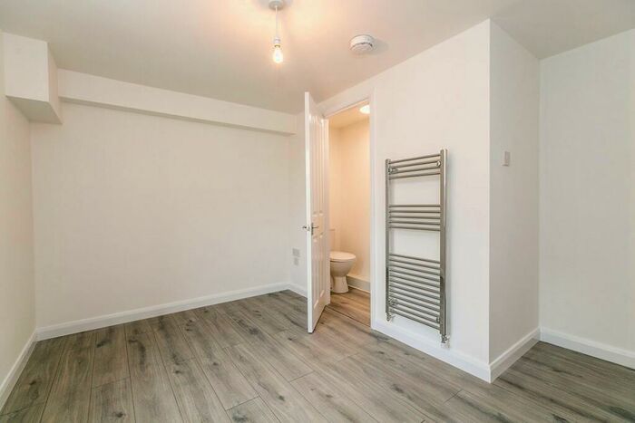 1 Bedroom Property To Rent In Parrock Street, Gravesend, Kent, DA12