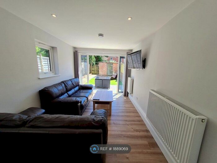 6 Bedroom Terraced House To Rent In Milton Road, Southampton, SO15
