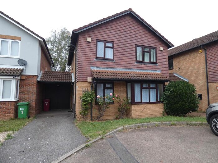 4 Bedroom Detached House To Rent In Lancelot Close, Slough, SL1