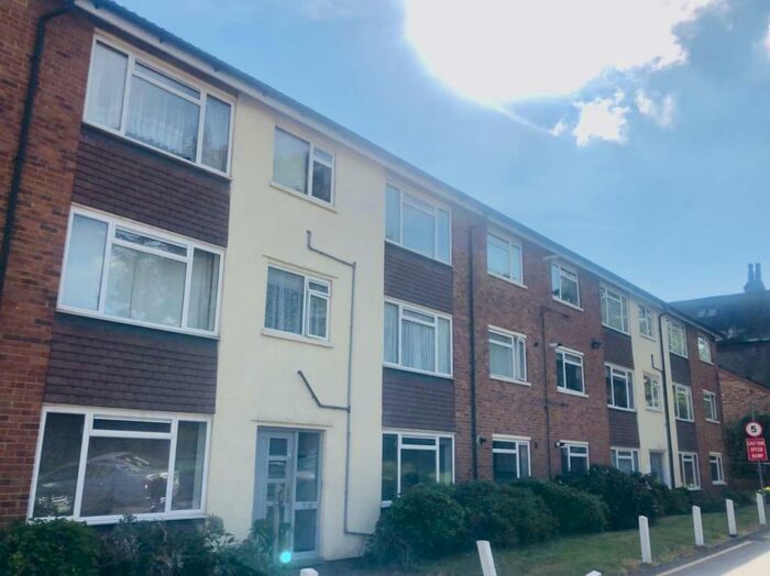 2 Bedroom Apartment To Rent In Bishops Court, CR0