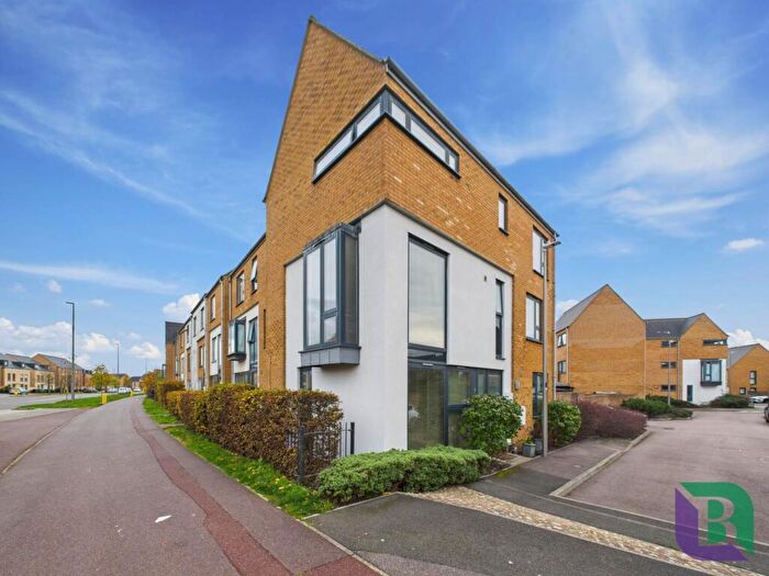 3 Bedroom End Of Terrace House For Sale In Loughborough Drive, Broughton Gate, MK10