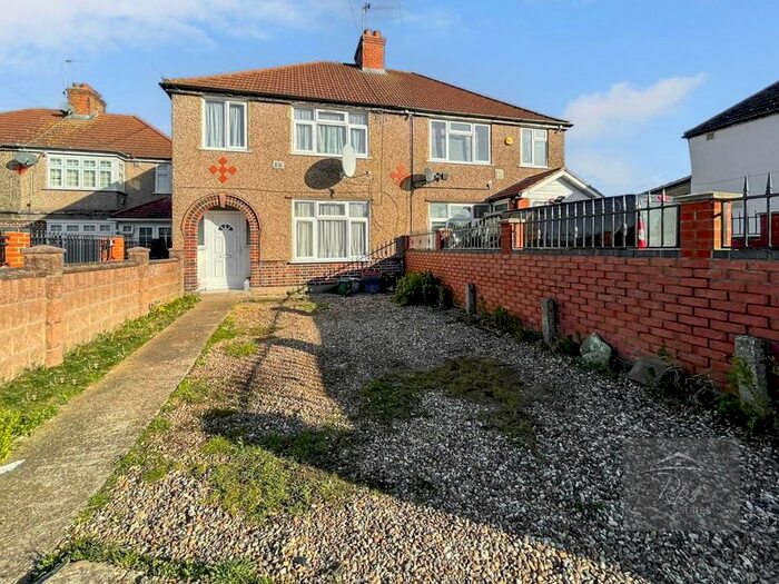 3 Bedroom Semi-Detached House To Rent In Beavers Lane, Hounslow, TW4