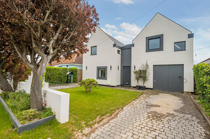 4 Bedroom Detached House For Sale In Beehive Lane, Ferring, Worthing, West Sussex, BN12