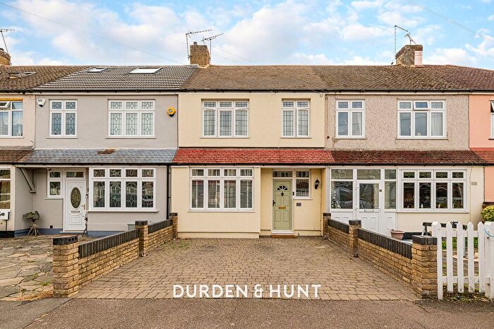 3 Bedroom Terraced House For Sale In Syracuse Avenue, Rainham, RM13