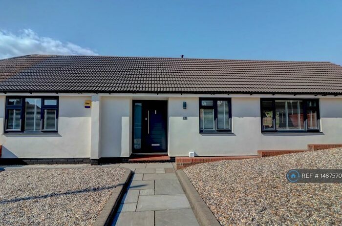 3 Bedroom Semi-Detached House To Rent In Lindsay Avenue, Hitchin, SG4