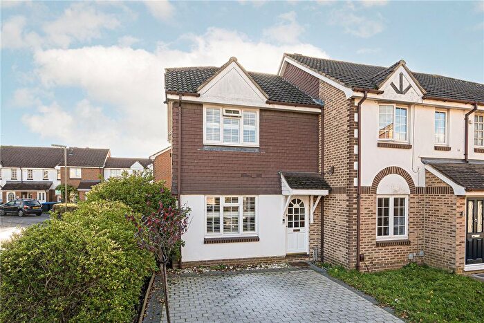 3 Bedroom End Terrace House For Sale In Shaw Drive, Walton-On-Thames, Surrey, KT12