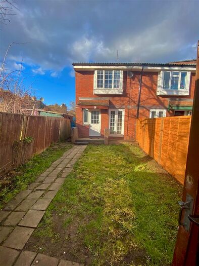 1 Bedroom Detached House To Rent In Rolvenden Place, London, N17