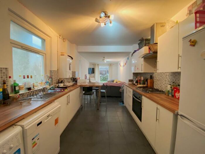 6 Bedroom Terraced House To Rent In Coburn Street, Cathays, CF24