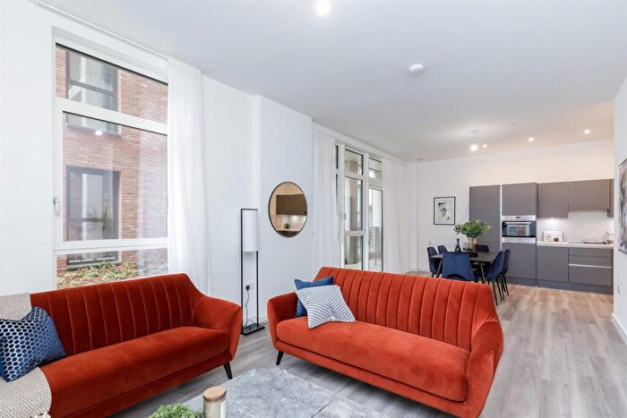 3 Bedroom Flat To Rent In John Charles Tower, E13