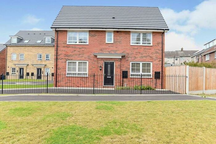 3 Bedroom Detached House For Sale In Spinning Close, Hyde, SK14