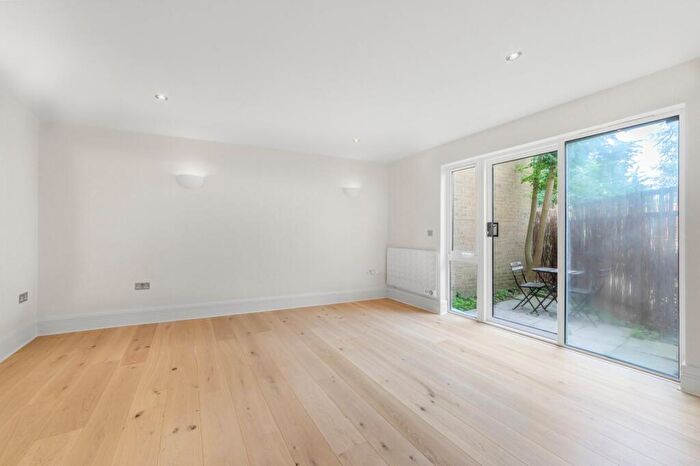 1 Bedroom Flat For Sale In Arcadia Court, Lowther Road, N7