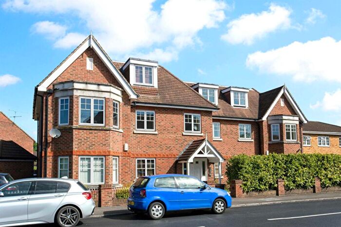2 Bedroom Flat To Rent In High Court, High Road, Byfleet, KT14