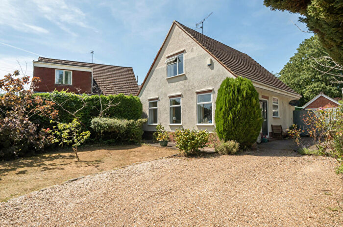 2 Bedroom Detached House For Sale In Western Avenue, Woodley, Reading, RG5