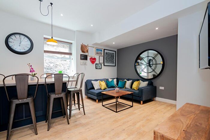 7 Bedroom Flat To Rent In Bankfield Road, Huddersfield, HD1