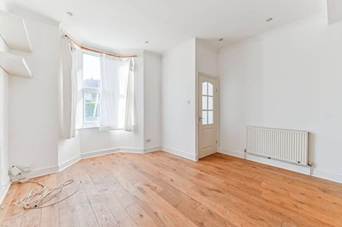 3 Bedroom Terraced House For Sale In Parish Lane, Penge, London, SE20