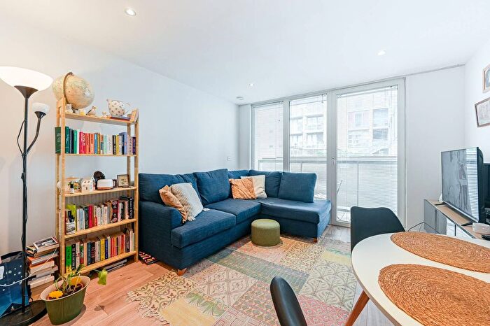 1 Bedroom Flat For Sale In Dowells Street, Greenwich, London, SE10