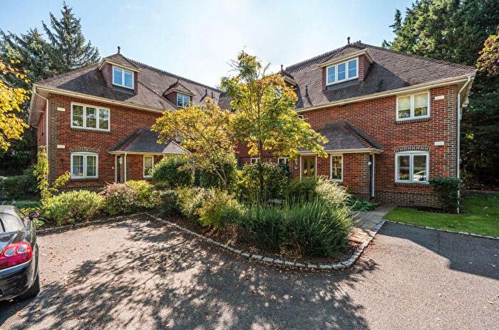 2 Bedroom Flat For Sale In Old Forest Road, Wokingham, RG41