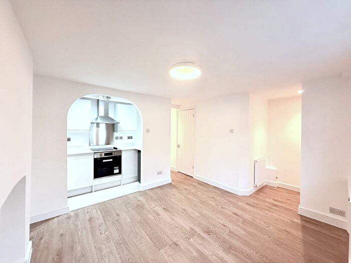 2 Bedroom Flat For Sale In High Street, St Albans, AL3