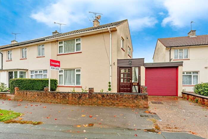 2 Bedroom End Of Terrace House For Sale In Woodfield Road, Crawley, RH10