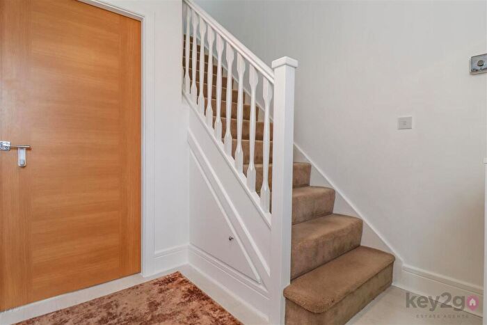 2 Bedroom Semi-Detached House For Sale In Hastings Grange, Sheffield, S7