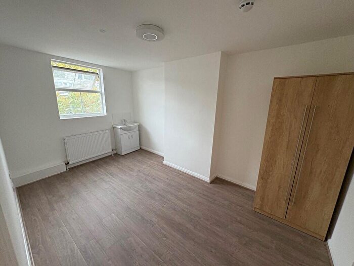 Studio To Rent In Queens Crescent, London, NW5