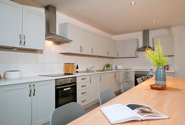 3 Bedroom Flat To Rent In Eileen Grove, Manchester, M14