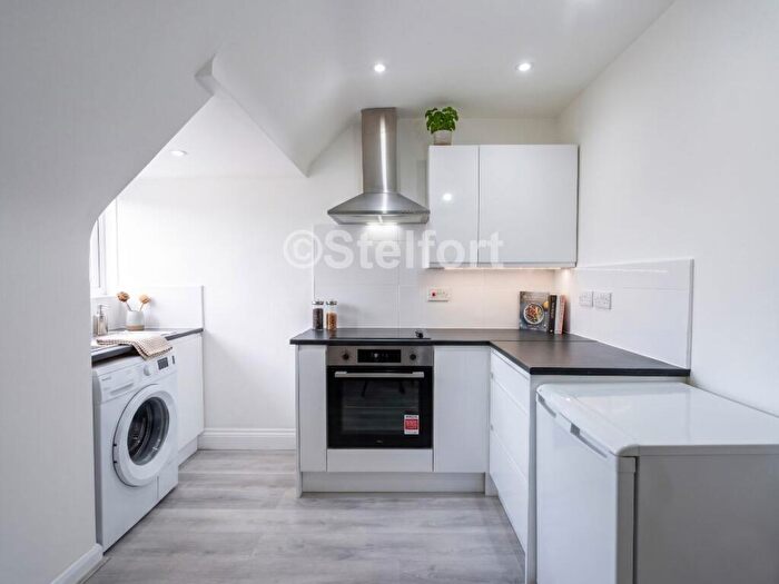 Studio To Rent In Colney Hatch Lane, N10