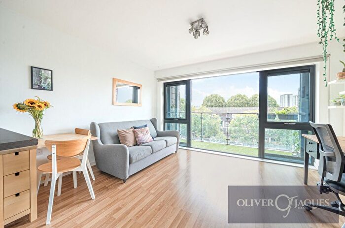 1 Bedroom Flat For Sale In Mostyn Grove, Windsor Court, E3