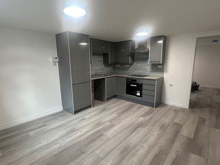 1 Bedroom Flat To Rent In Meanwood Road, Leeds, LS6