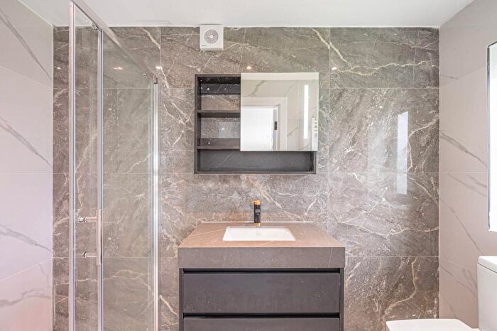 5 Bedroom Semi-Detached House For Sale In Purley Avenue, Cricklewood, London, NW2