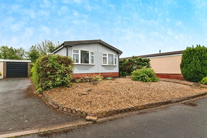 2 Bedroom Mobile/park Home For Sale In Meadow Close, Clyst St. Mary, Exeter, EX5