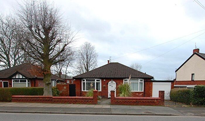 2 Bedroom Bungalow For Sale In Wood Lane, Ashton-Under-Lyne, Greater Manchester, OL6