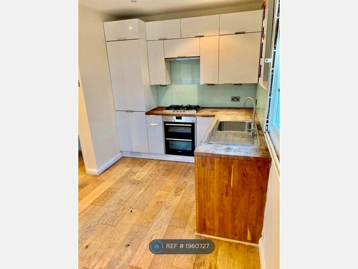 2 Bedroom Flat To Rent In Wandsworth Bridge Road, London, SW6