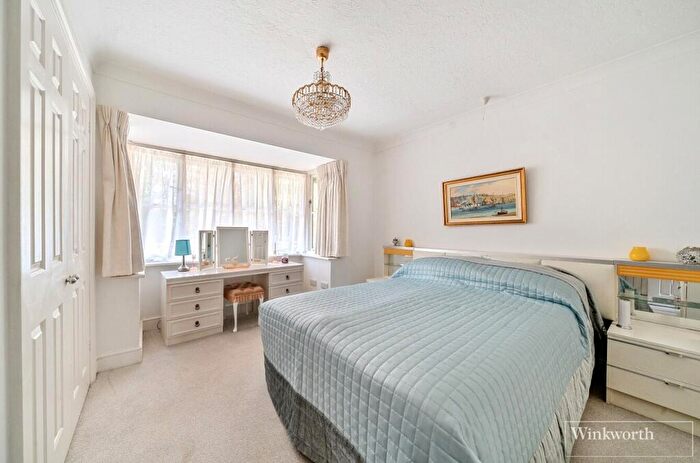 2 Bedroom Bungalow For Sale In Bagshot Road, Ascot, Berkshire, SL5