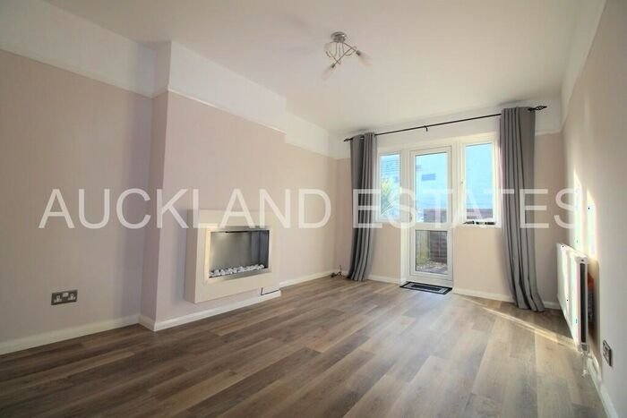 1 Bedroom Apartment To Rent In Ritz Court, Potters Bar, EN6