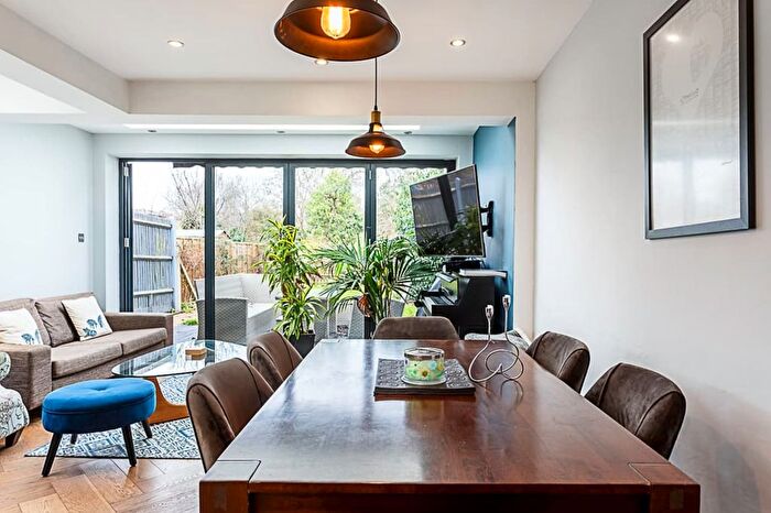 1 Bedroom Flat To Rent In A Robinson Road, London, SW17