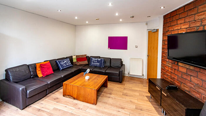 6 Bedroom End Of Terrace House To Rent In Norwood Road, Leeds, West Yorkshire, LS6