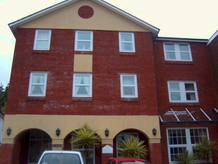 2 Bedroom Flat To Rent In Bishops Place, Paignton, TQ3