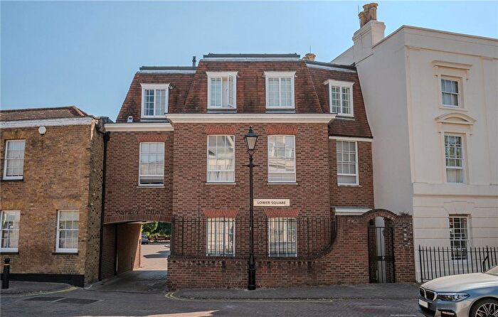 2 Bedroom Flat For Sale In Lower Square, Isleworth, Middlesex, TW7