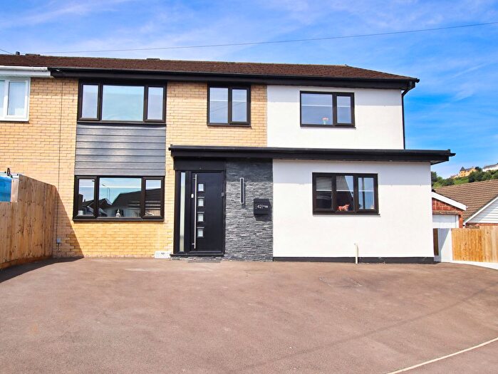 3 Bedroom Semi-Detached House For Sale In Highdale Close, Llantrisant, CF72