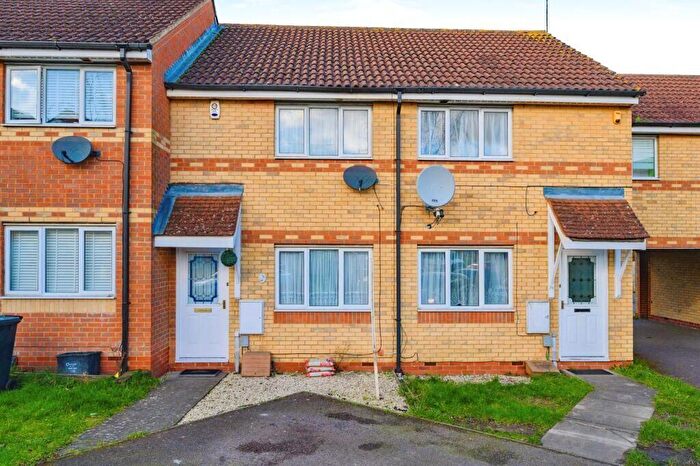 2 Bedroom Terraced House For Sale In Addington Way, Luton, LU4
