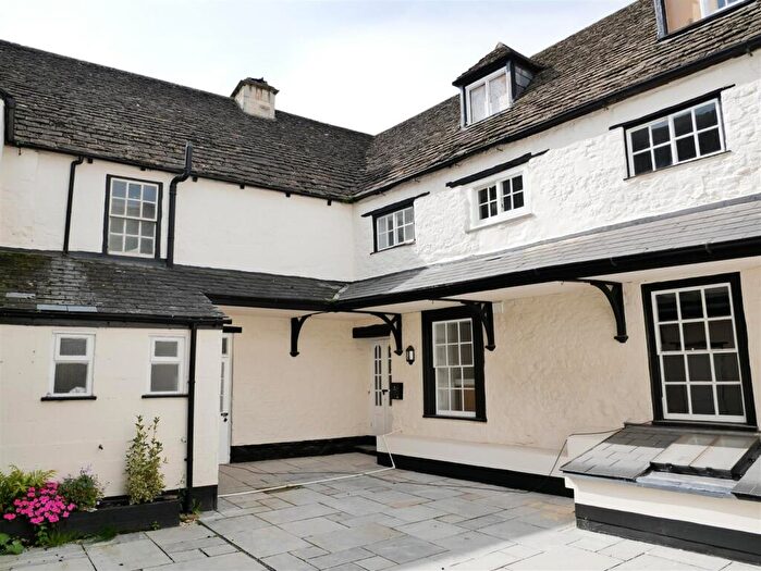 4 Bedroom Terraced House For Sale In White Hart Mews, The Green, Calne, SN11