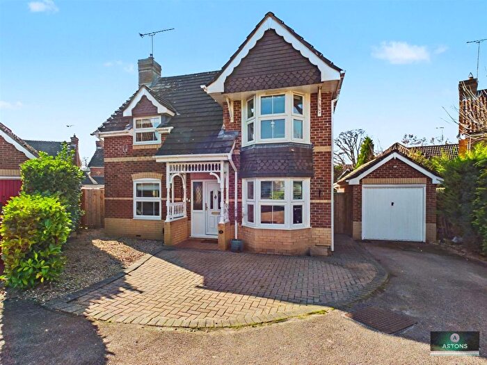3 Bedroom Detached House For Sale In Salterns Road, Maidenbower, RH10