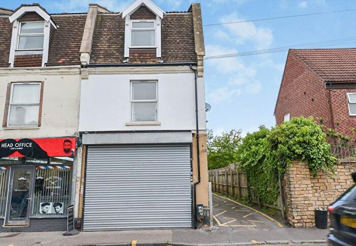 2 Bedroom Maisonette For Sale In Two Mile Hill Road, Kingswood, Bristol, BS15