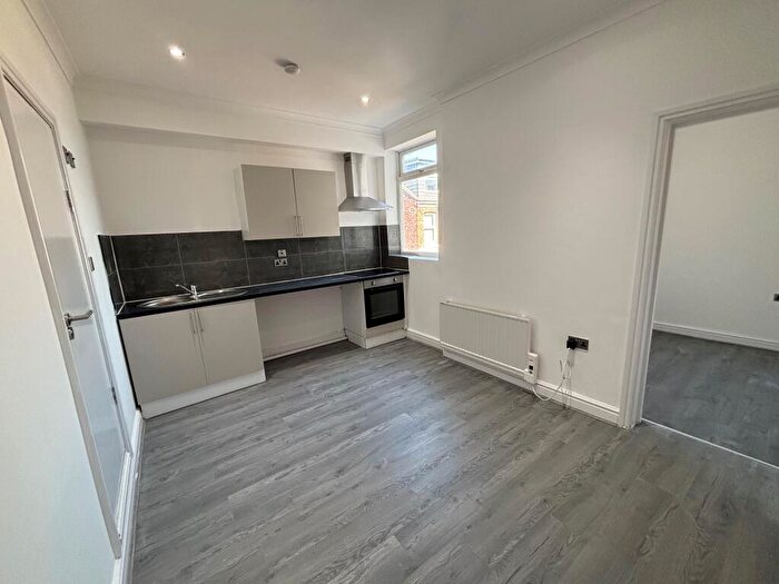 1 Bedroom Flat To Rent In Hall Lane, L7