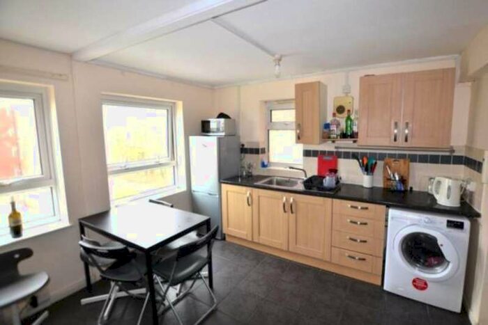 3 Bedroom Flat To Rent In Winnall Manor Road, Winchester, SO23