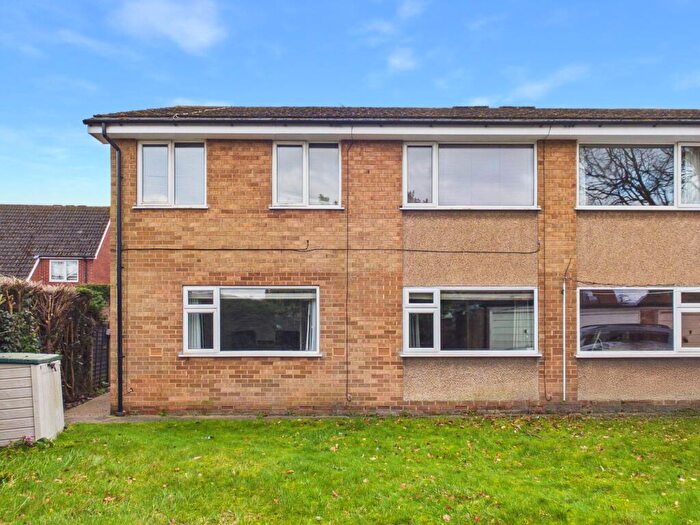 2 Bedroom Maisonette For Sale In Grafton Avenue, Woodthorpe, Nottingham, NG5