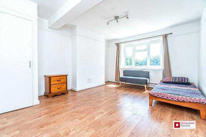 Flat To Rent In Manor Road, Stoke Newington, London, N16